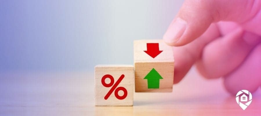 A percentage dice and a dice with a down arrow and up arrow showing the fluctuations of a rental property rate of return.