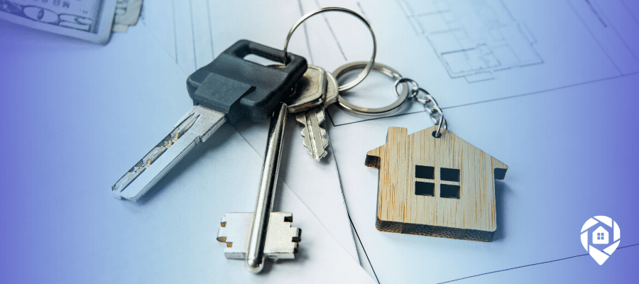 House keys and home icon representing short sale investing and real estate deals.