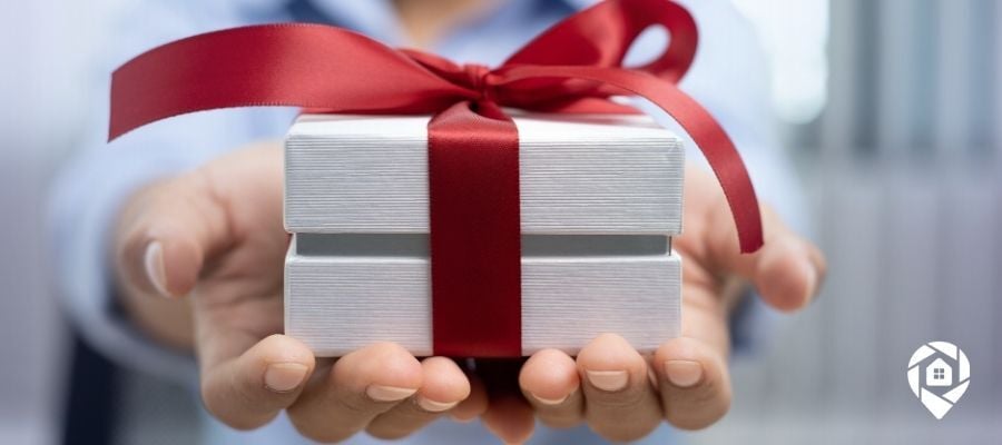 5 Thoughtful Holiday Gifts for Real Estate Investors